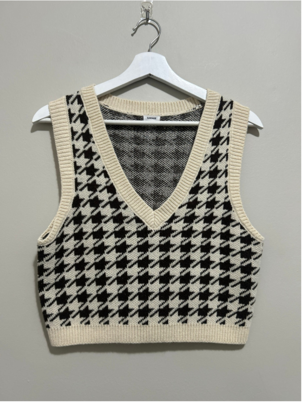 Women's Garage Houndstooth V-Neck Sweater Vest, Size S, Beige and Black